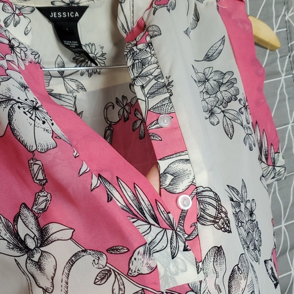 Beautiful top - Picture 5 of 8